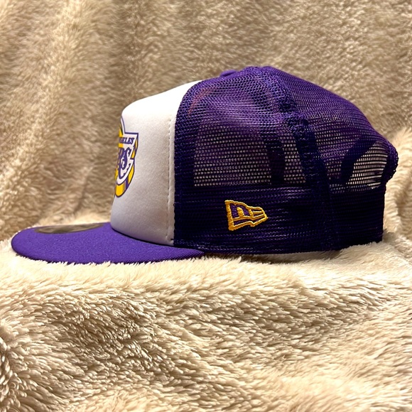 NEW ERA Los Angeles Lakers Trucker Hat - Picture 2 of 5